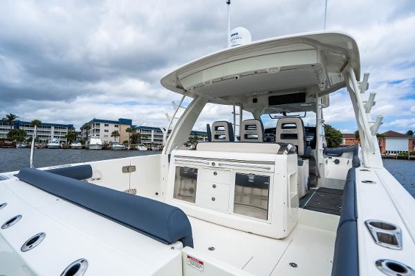 Boston Whaler 420 Outrage
