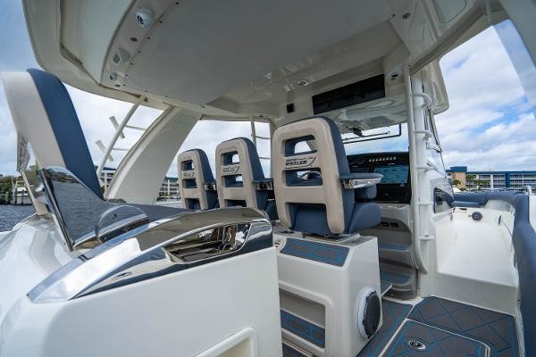 Boston Whaler 420 Outrage