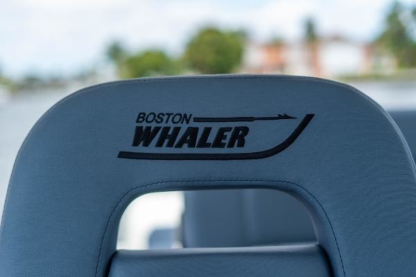 Boston Whaler 420 Outrage