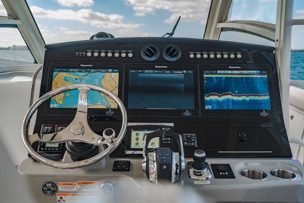 Boston Whaler 420 Outrage