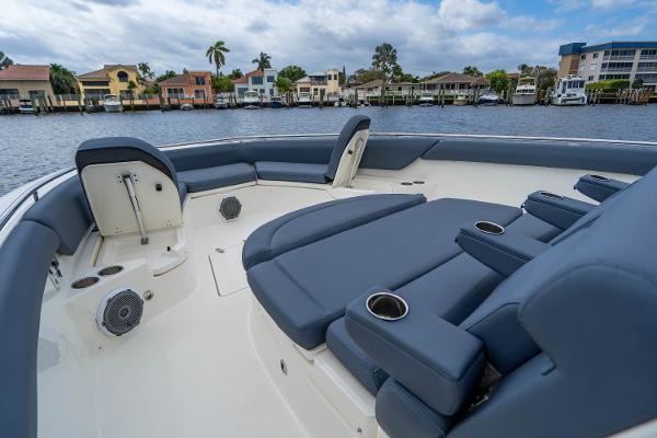 Boston Whaler 420 Outrage