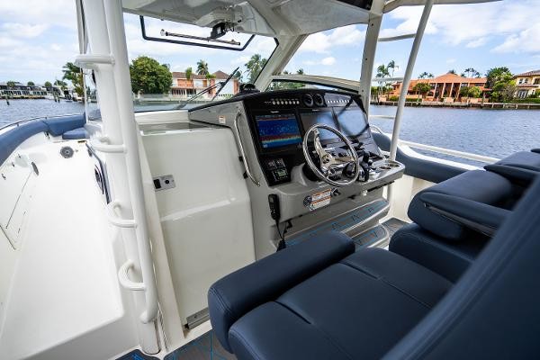 Boston Whaler 420 Outrage