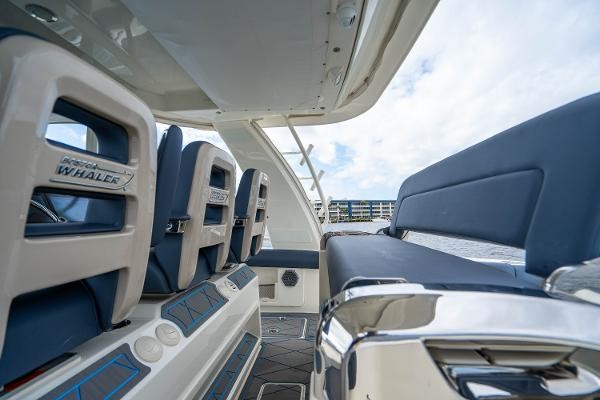 Boston Whaler 420 Outrage