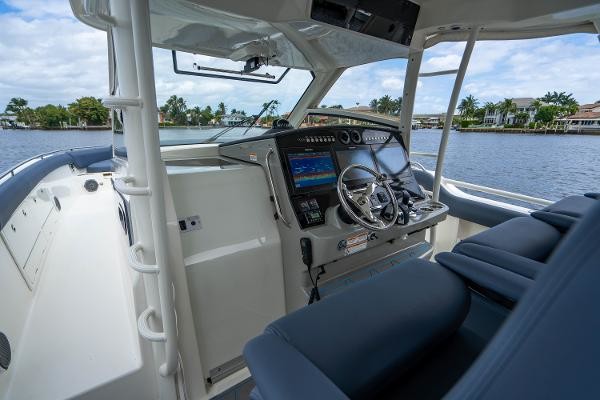 Boston Whaler 420 Outrage