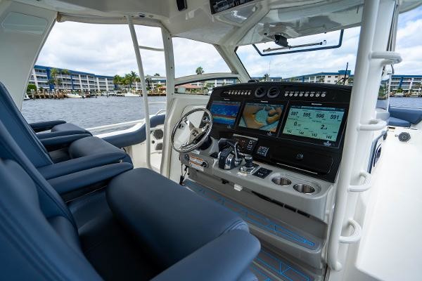 Boston Whaler 420 Outrage