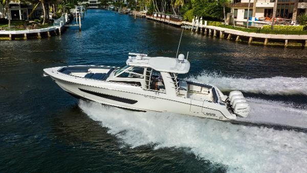 Boston Whaler 420 Outrage