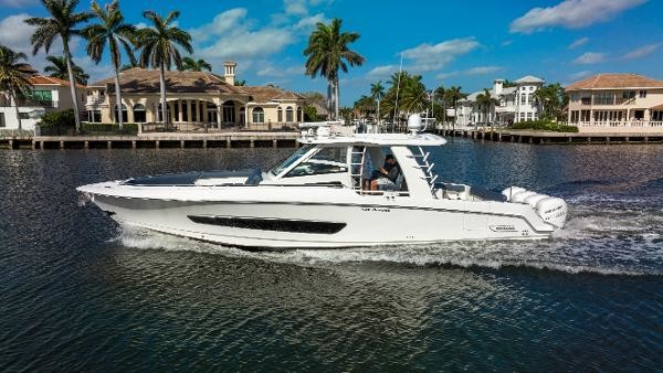 Boston Whaler 420 Outrage