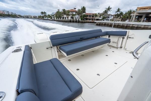 Boston Whaler 420 Outrage