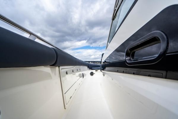 Boston Whaler 420 Outrage