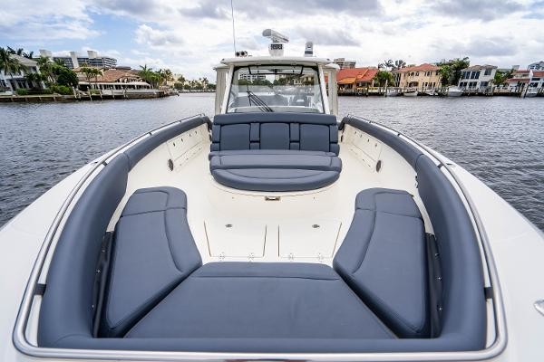 Boston Whaler 420 Outrage