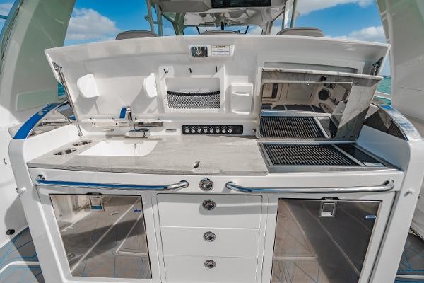 Boston Whaler 420 Outrage