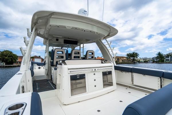 Boston Whaler 420 Outrage