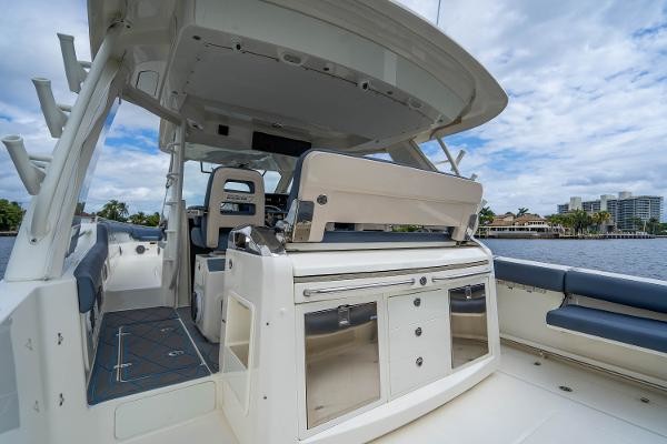 Boston Whaler 420 Outrage