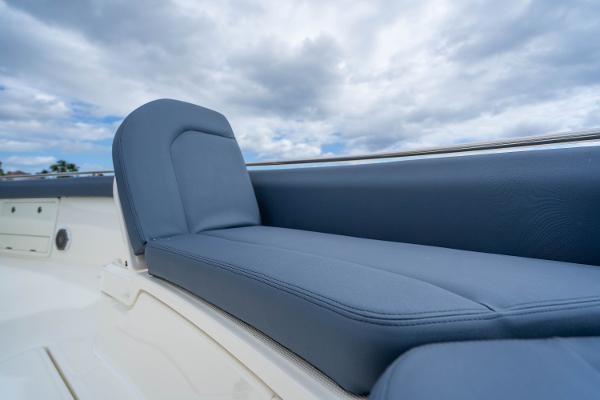 Boston Whaler 420 Outrage