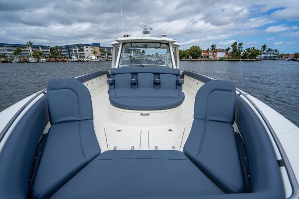 Boston Whaler 420 Outrage