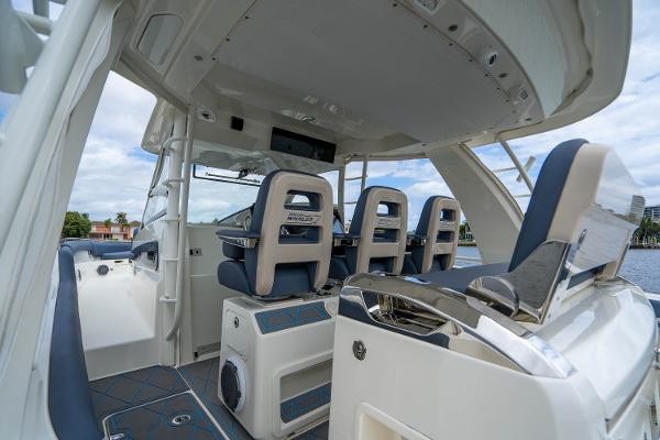 Boston Whaler 420 Outrage