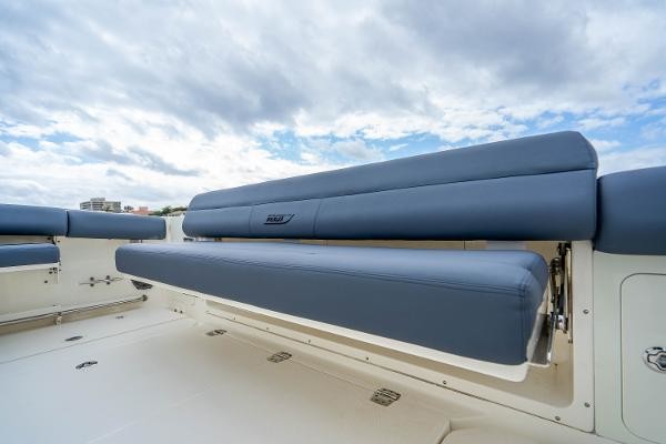 Boston Whaler 420 Outrage