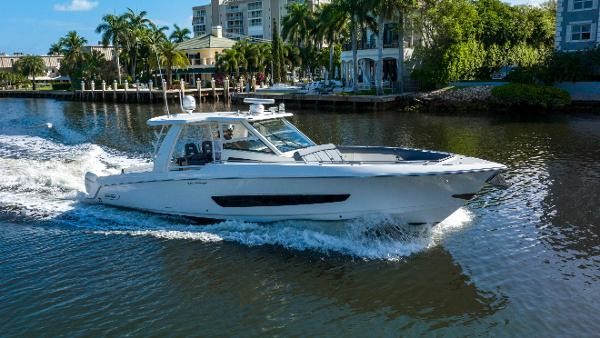 Boston Whaler 420 Outrage