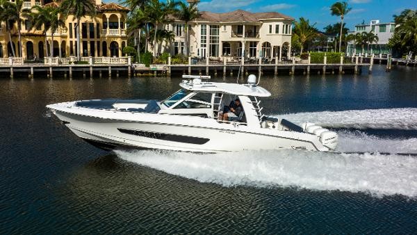 Boston Whaler 420 Outrage