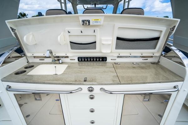 Boston Whaler 420 Outrage