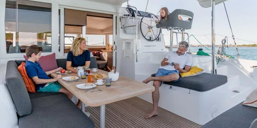 Lagoon 40 - 4 + 2 cab