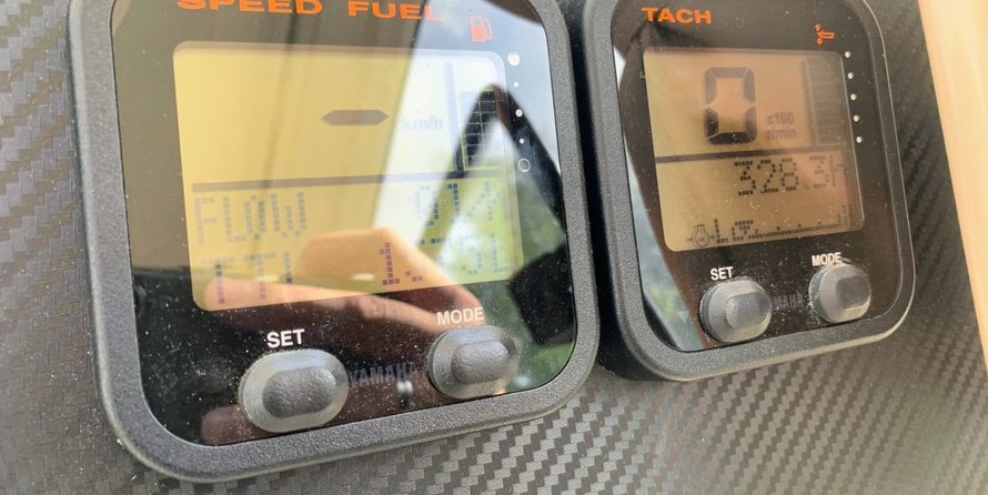 Velvette 23 Active Sedan