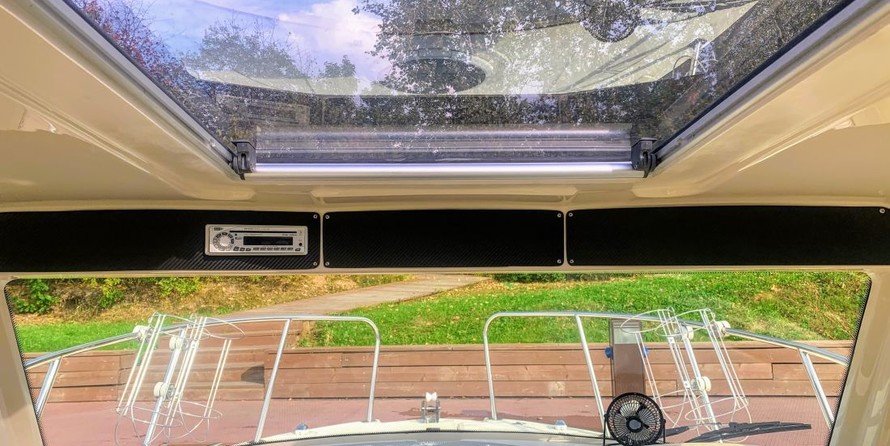 Velvette 23 Active Sedan