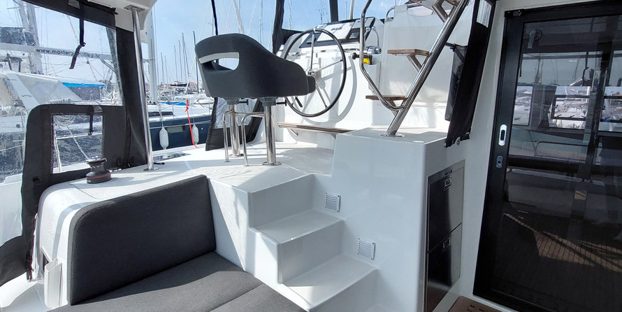 Lagoon 42