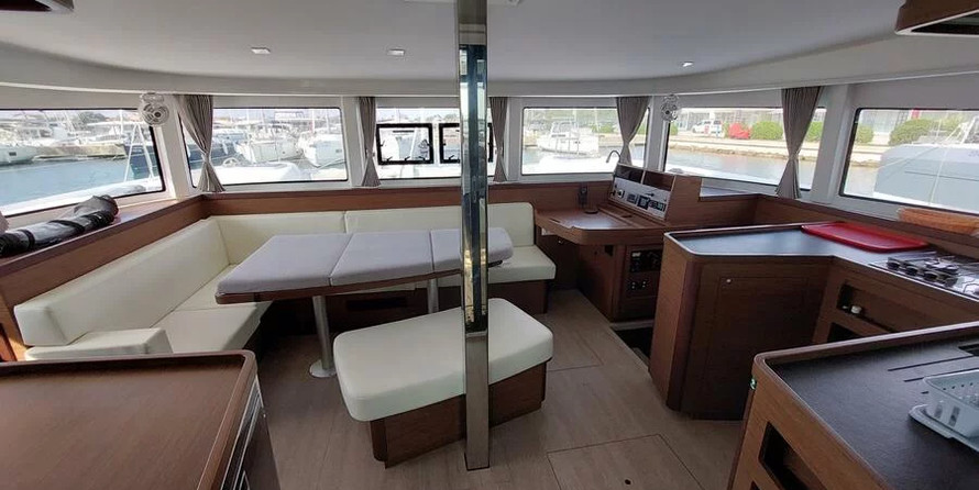 Lagoon 42