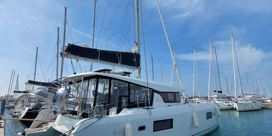 Lagoon 42