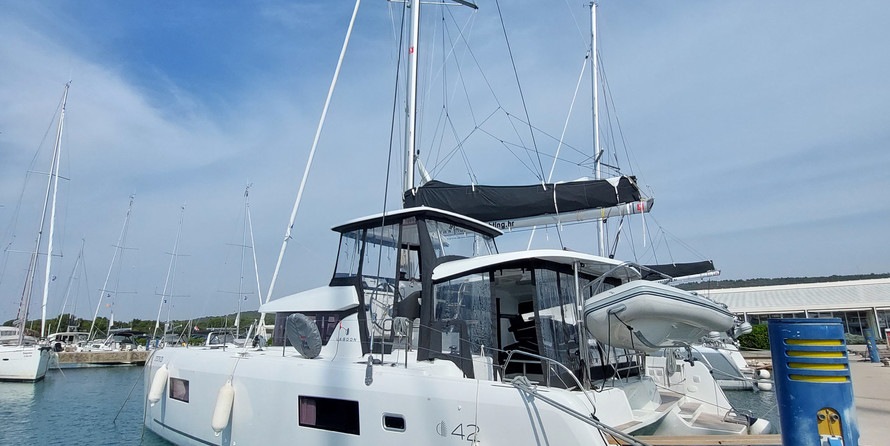 Lagoon 42