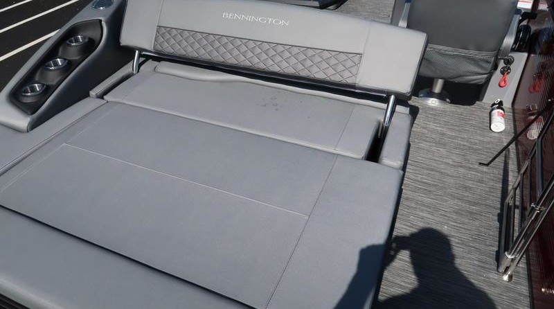 Bennington 23 LSB SPS