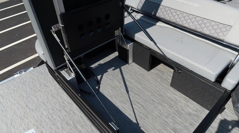 Bennington 23 LSB SPS