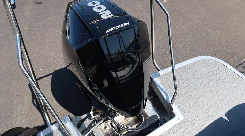 Bennington 23 LSB SPS