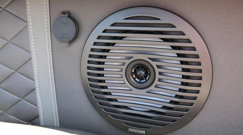 Bennington 23 LSB SPS