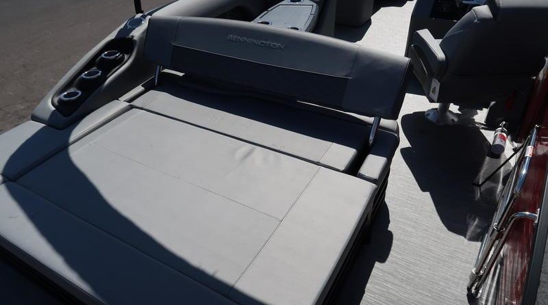 Bennington 23 LSB SPS