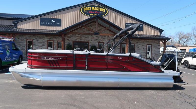 Bennington 23 LSB SPS