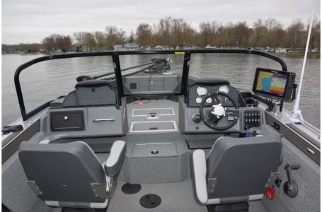 Starcraft Marine Fishmaster 210
