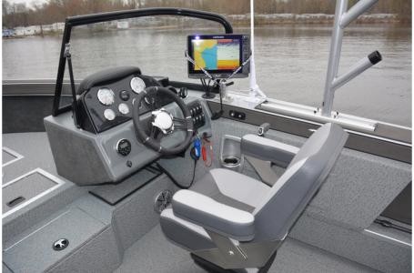Starcraft Marine Fishmaster 210