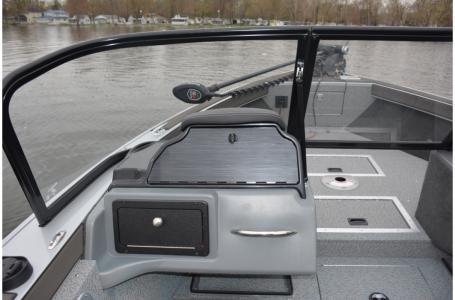 Starcraft Marine Fishmaster 210