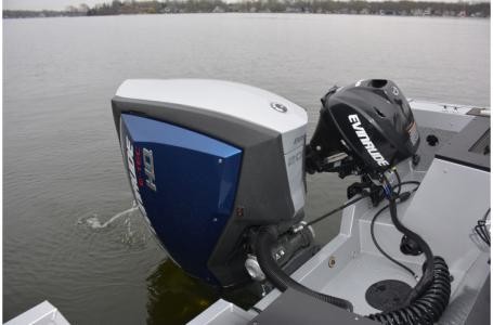Starcraft Marine Fishmaster 210