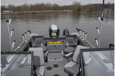 Starcraft Marine Fishmaster 210