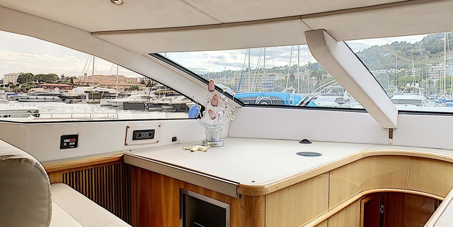 Sunseeker 82 Yacht