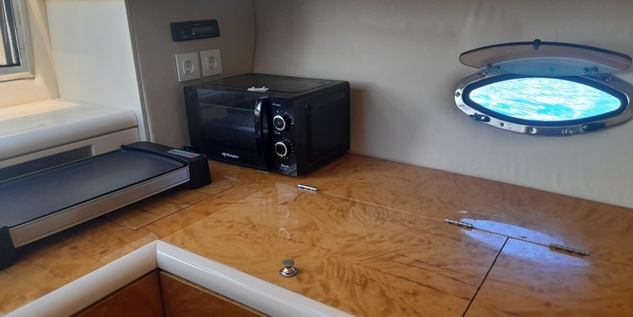 Sunseeker Mustique 42