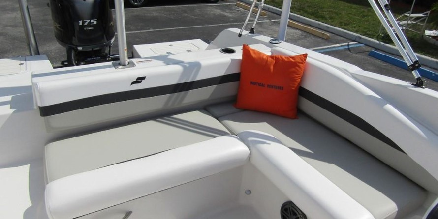 Starcraft Marine Crossover 210 OB SCX EXT