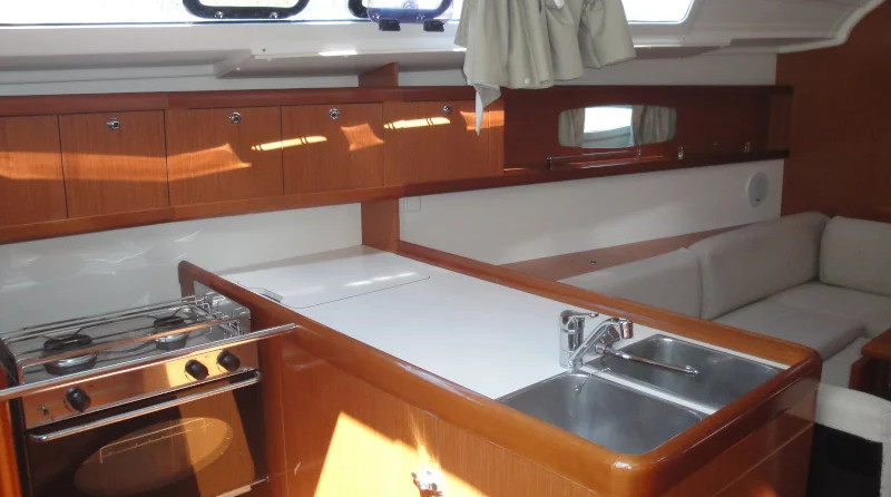 Beneteau Oceanis 37