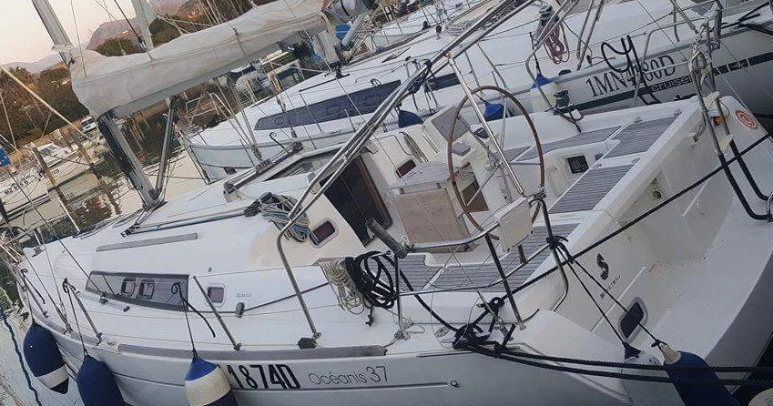 Beneteau Oceanis 37