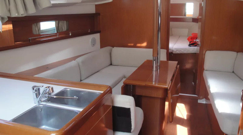 Beneteau Oceanis 37