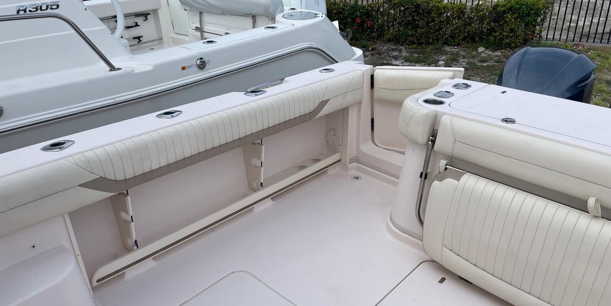 Grady-White Express 370