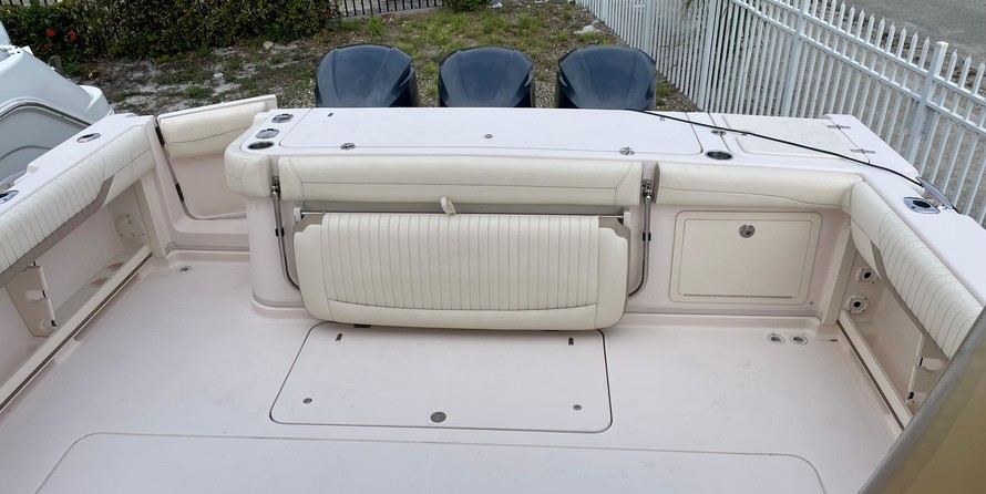 Grady-White Express 370